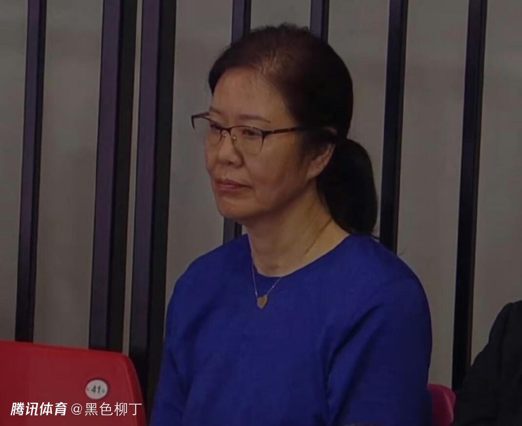 喂喂女老师
